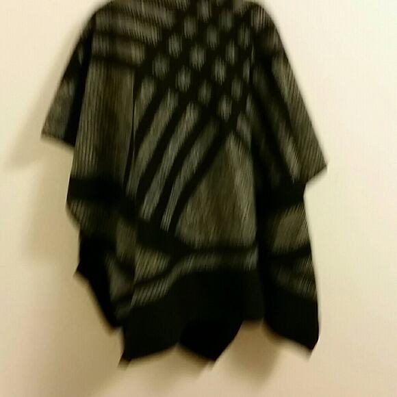 Ike Behar Polyester Cape. One Size. T - Picture 2 of 4